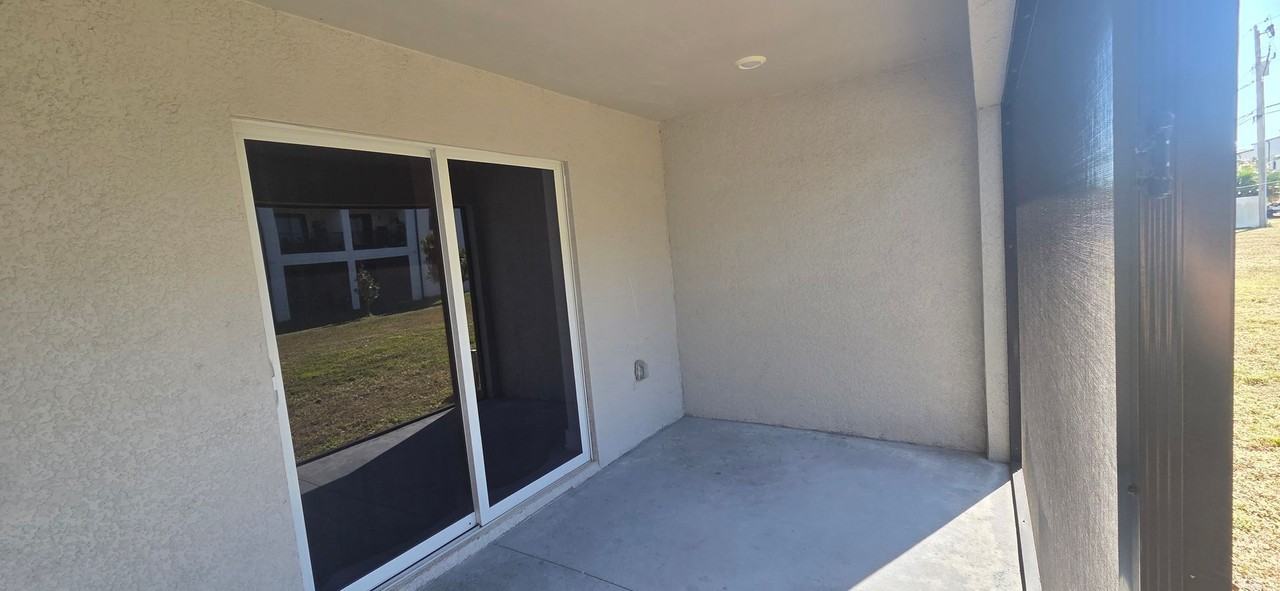 910 Sw 7th Ct - Photo 3 of 14