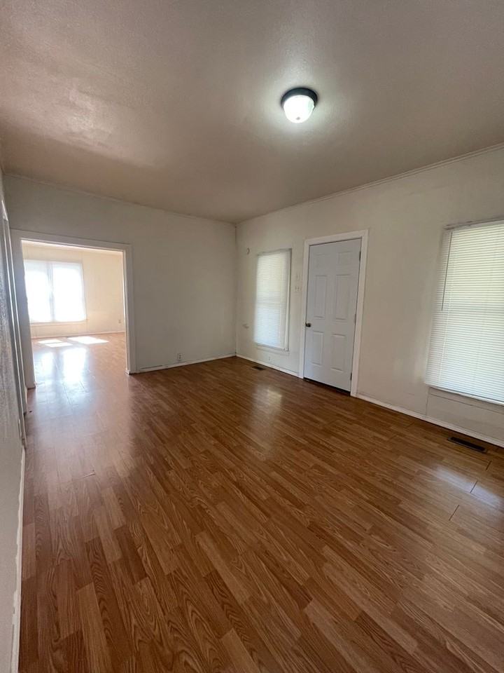 414 N 9th St - Photo 2 of 8