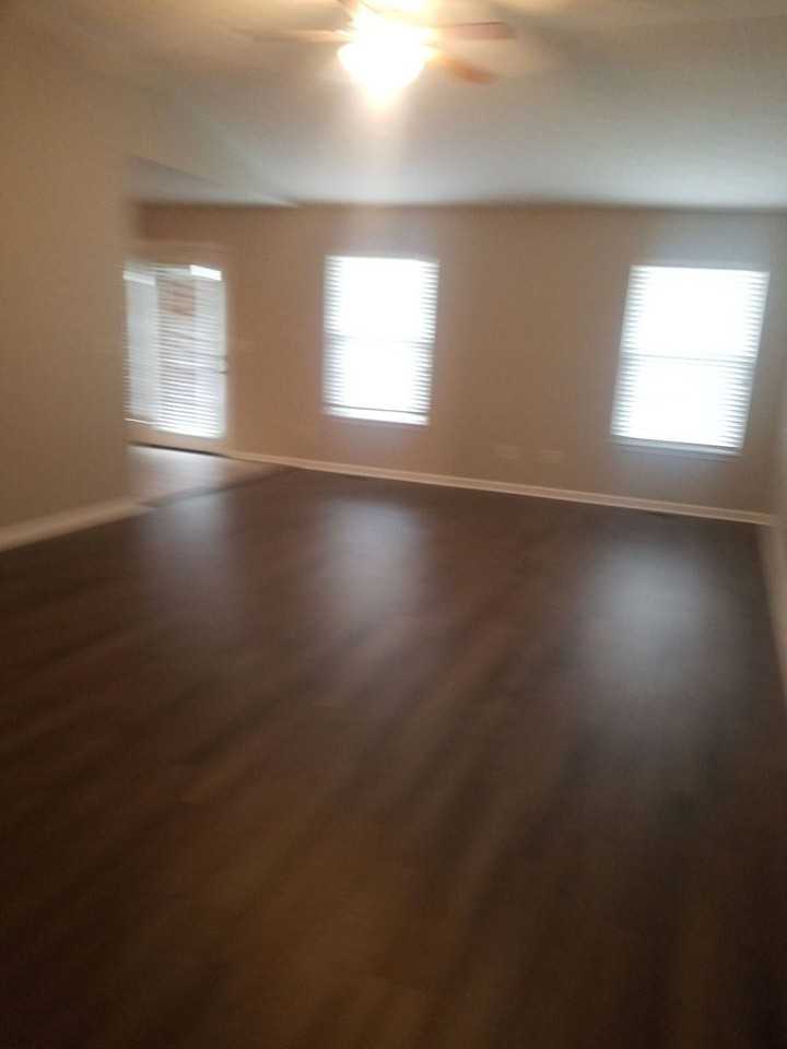 2328 Brookview Dr - Photo 2 of 11