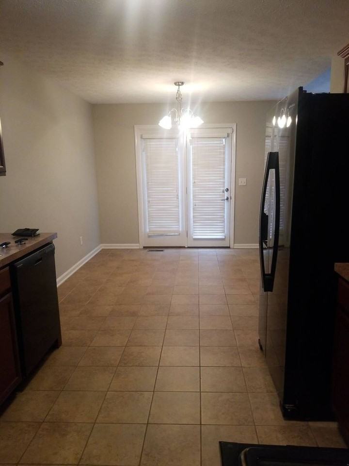 2328 Brookview Dr - Photo 4 of 11