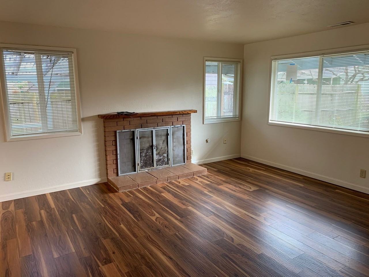 61 Van Fossen Ct - Photo 2 of 14