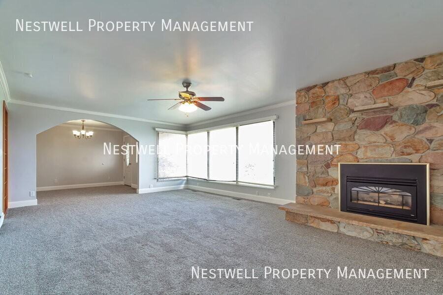 2405 E Cavalier Dr - Photo 2 of 28