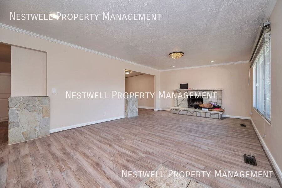 1447 S Clayton St - Photo 6 of 30