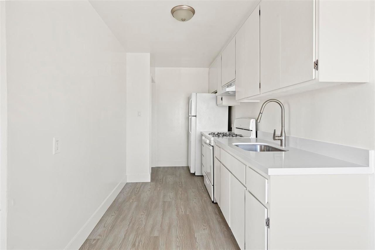 367-371 Colusa Ave - Photo 6 of 37