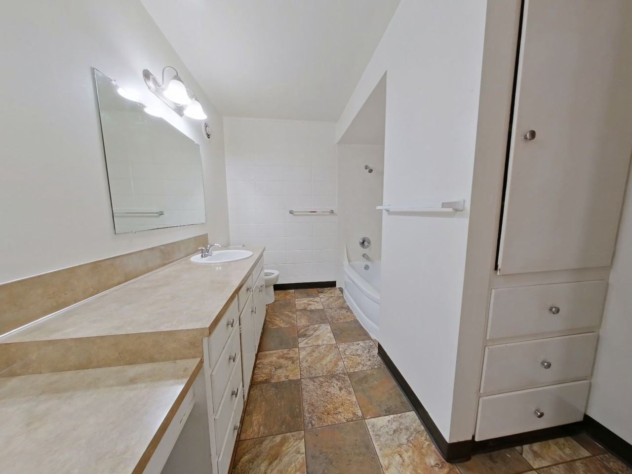 585 East 19th Avenue - Photo 4 of 9