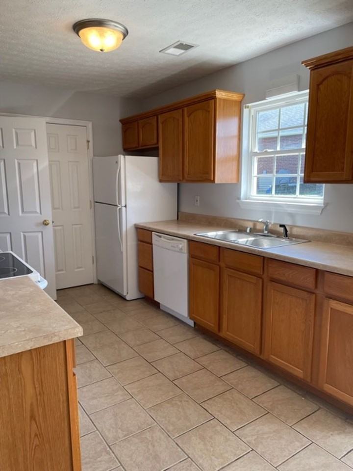 111 Croghan Way - Photo 4 of 9