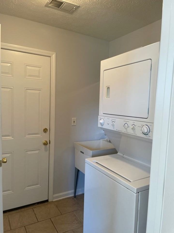 111 Croghan Way - Photo 5 of 9