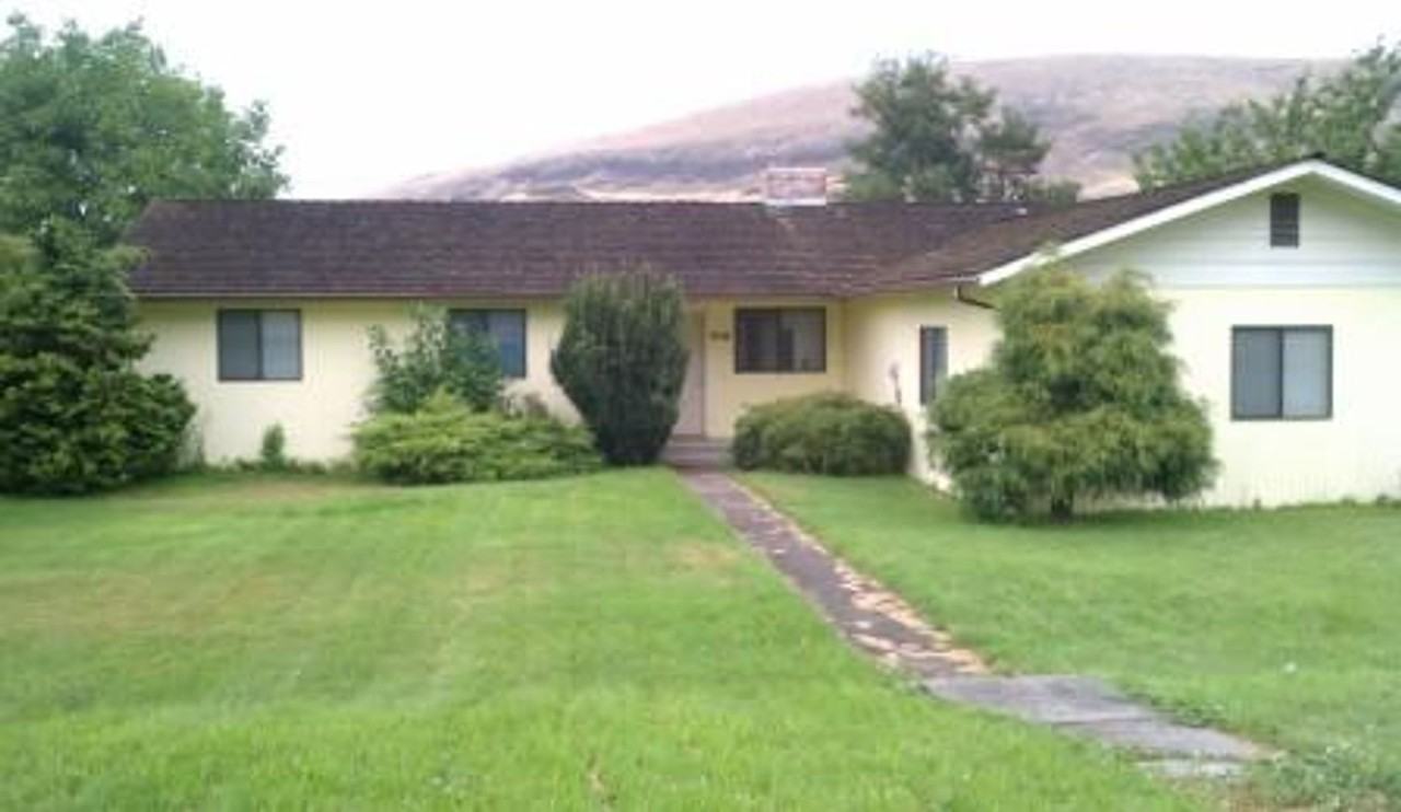 519 1st St - Photo 3 of 11