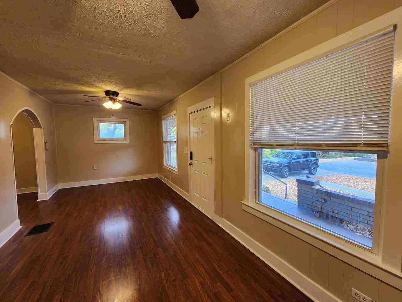 2513 Concord Dr - Photo 4 of 50