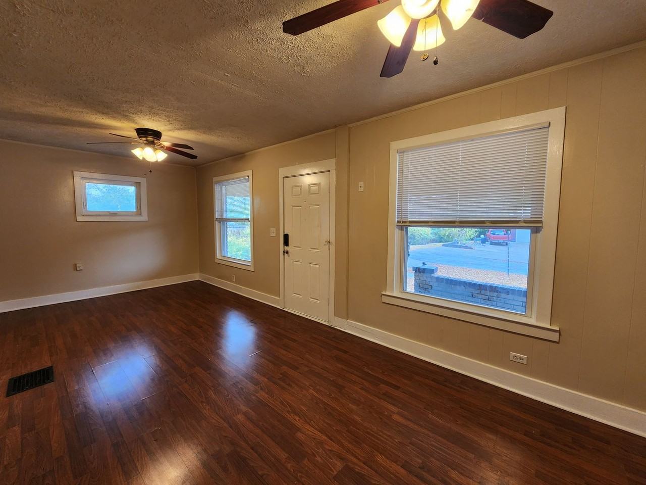 2513 Concord Dr - Photo 5 of 50