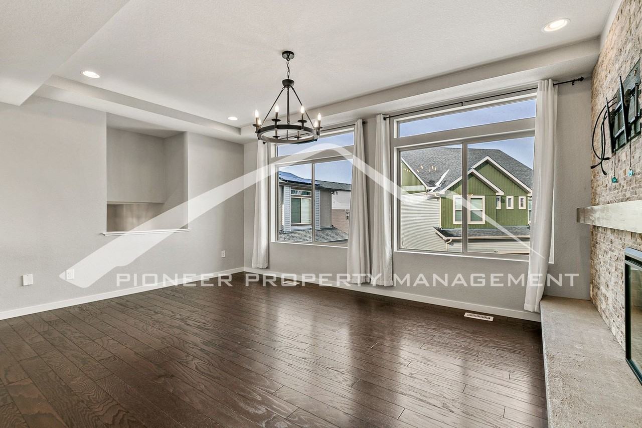 4831 Halifax Ct - Photo 5 of 27