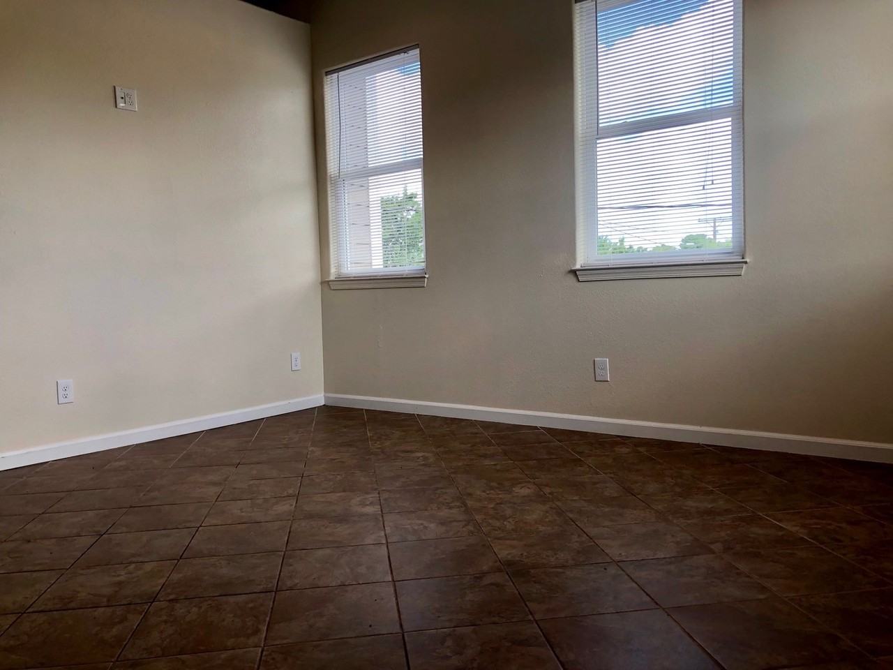 4314 Colley Ave - Photo 5 of 21