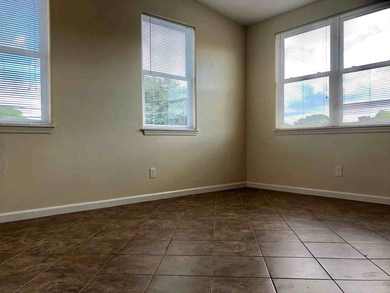 4314 Colley Ave - Photo 6 of 21