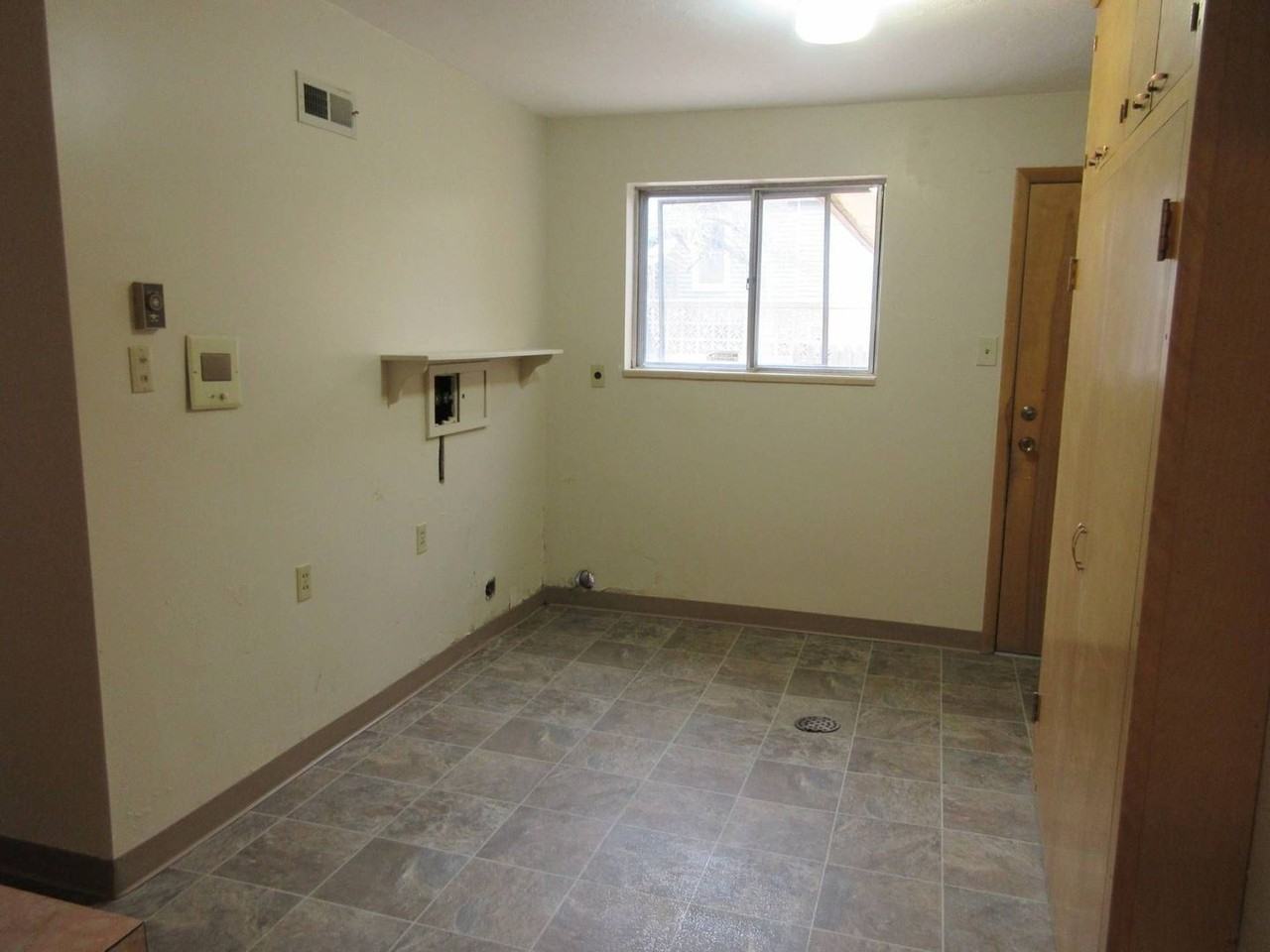 166 N 200 W - Photo 3 of 40