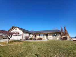 featured image of 820 Amador Ct