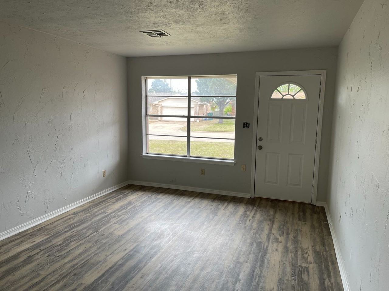 1137 Straka Ter - Photo 3 of 12