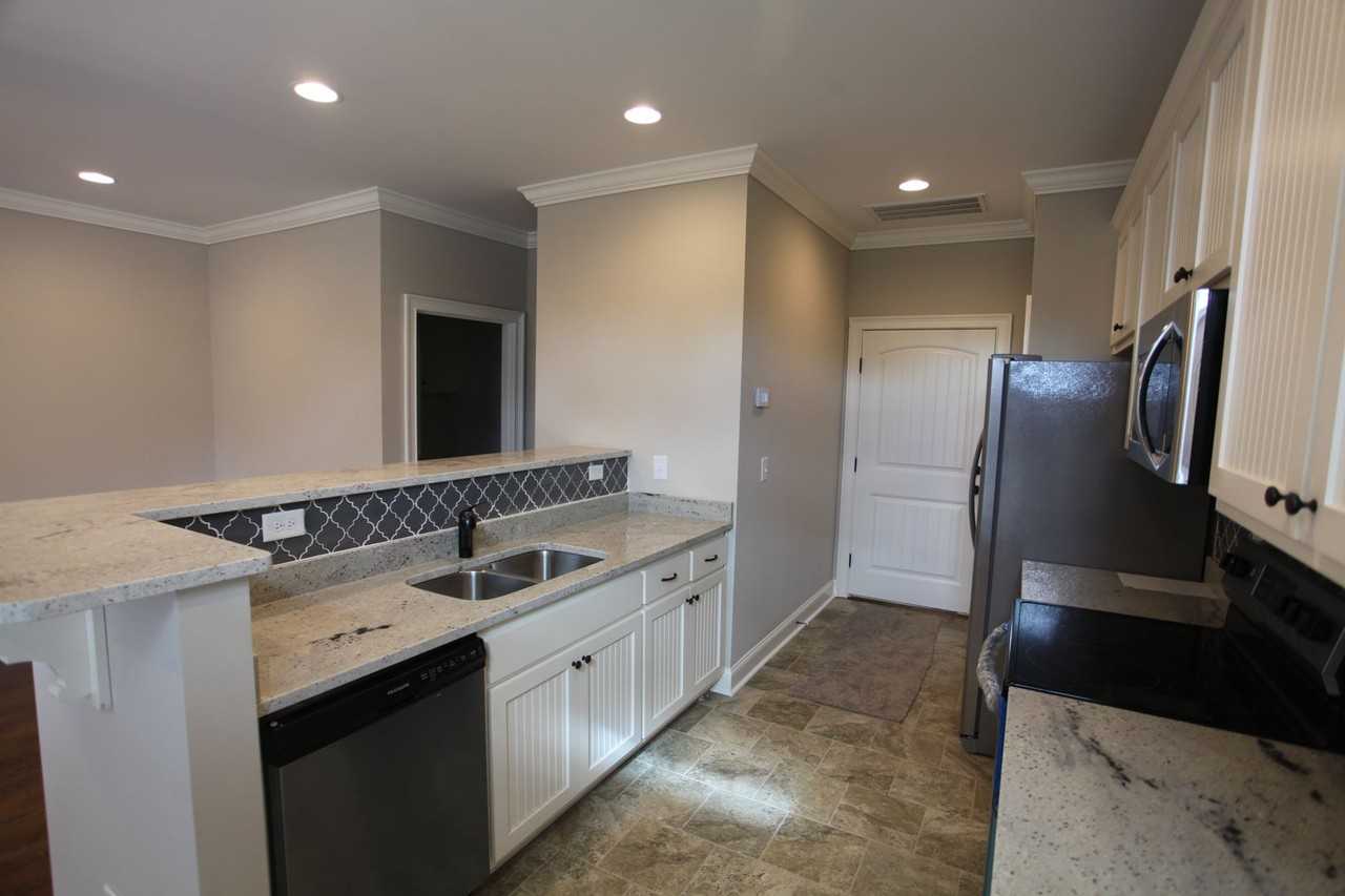 1092 Runningvine Ln - Photo 2 of 9