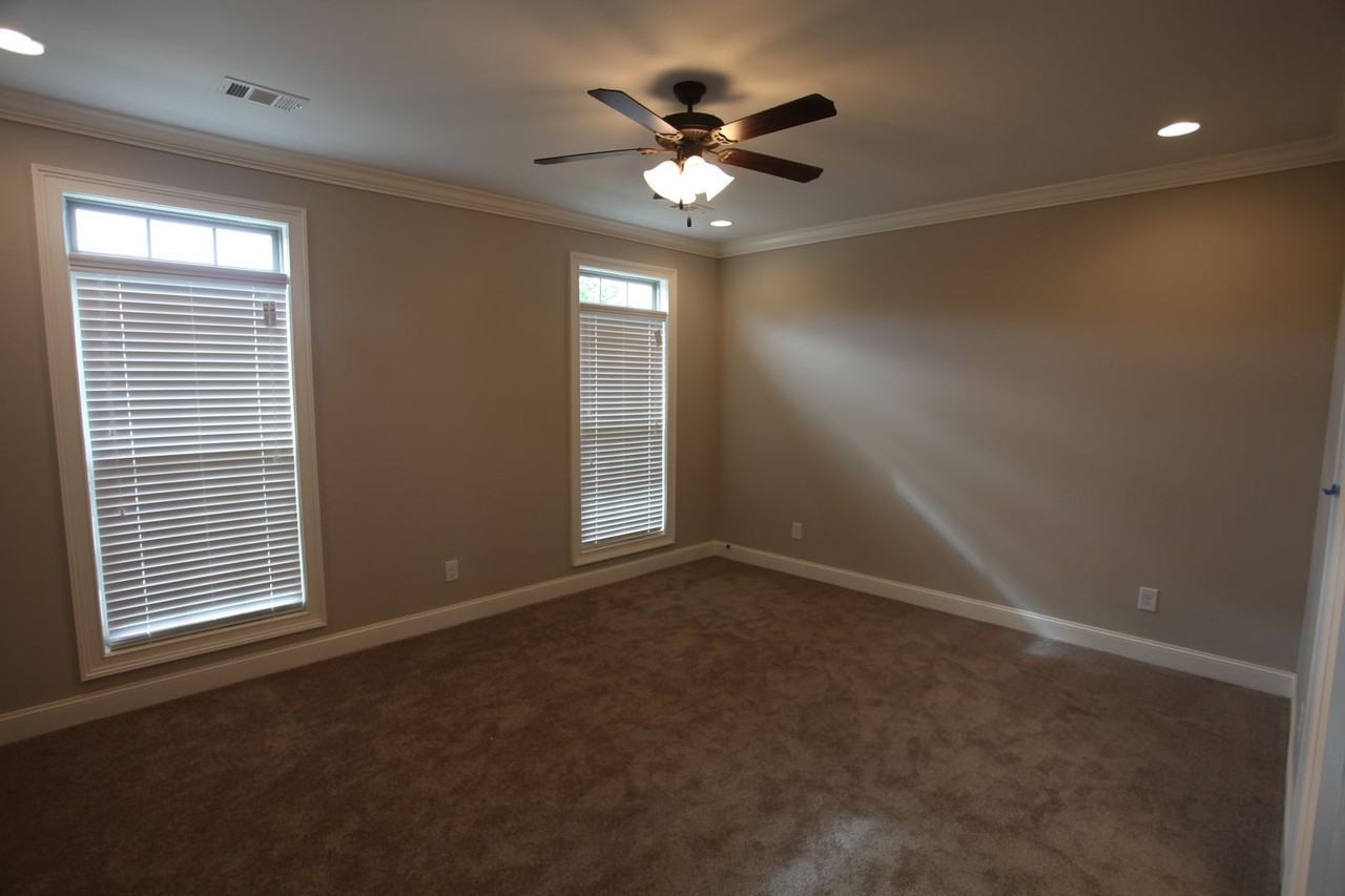 1092 Runningvine Ln - Photo 4 of 9