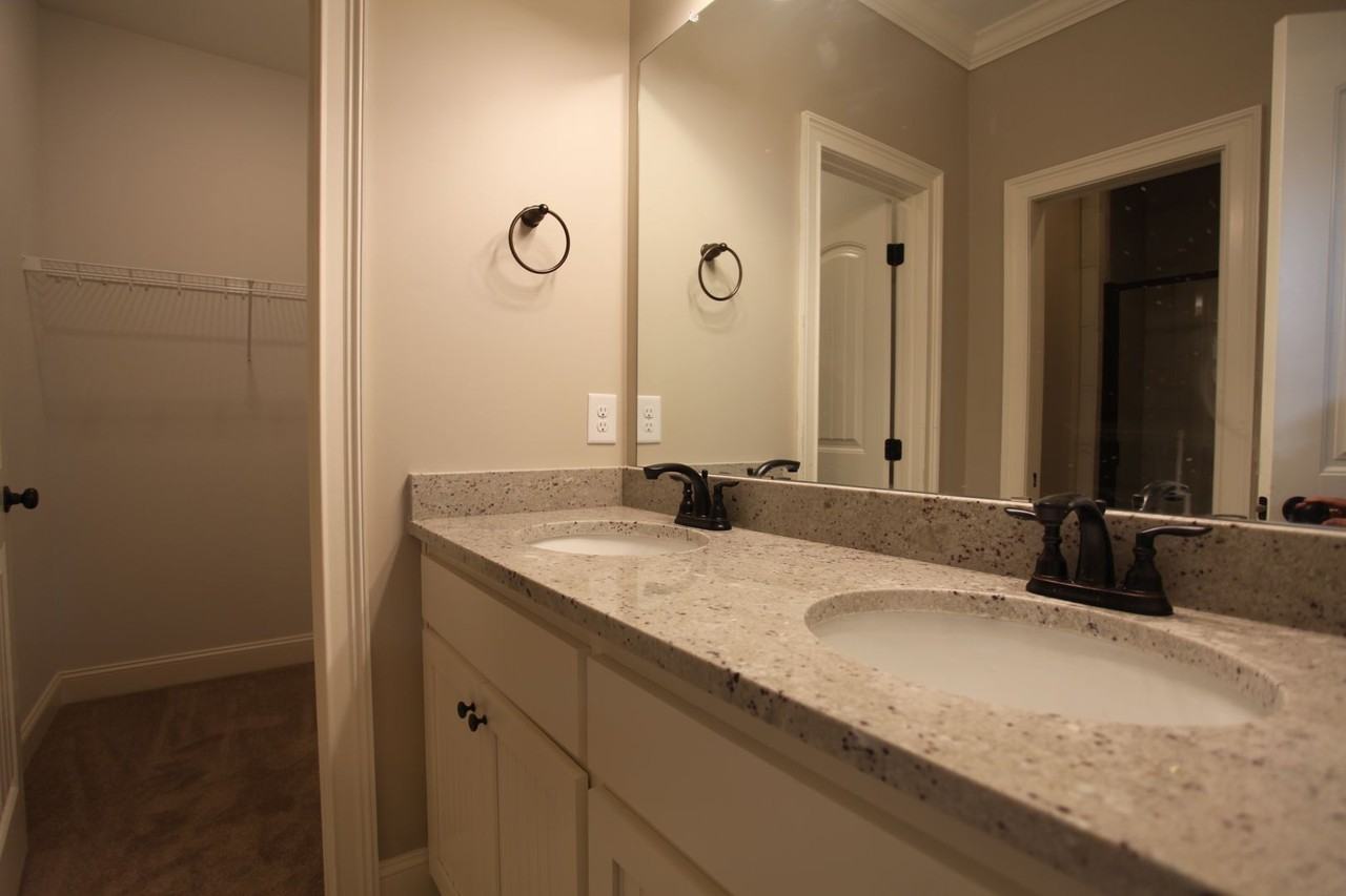 1092 Runningvine Ln - Photo 5 of 9