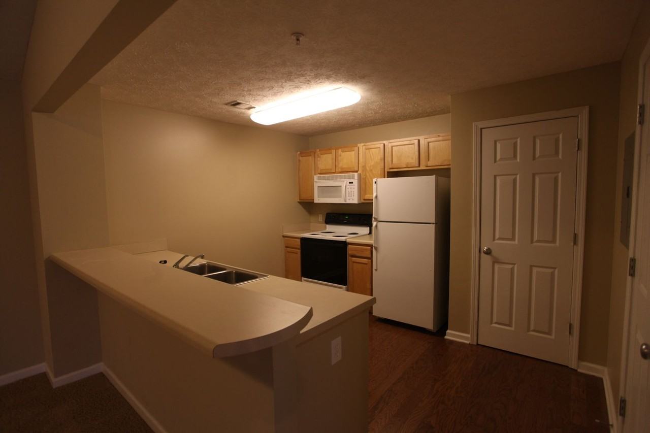 1385 S Donahue Dr #204 - Photo 5 of 11