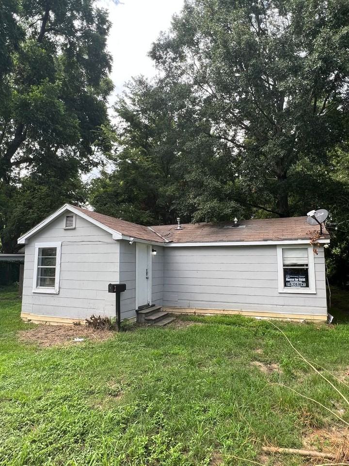 2201 Naples St - Photo 2 of 10