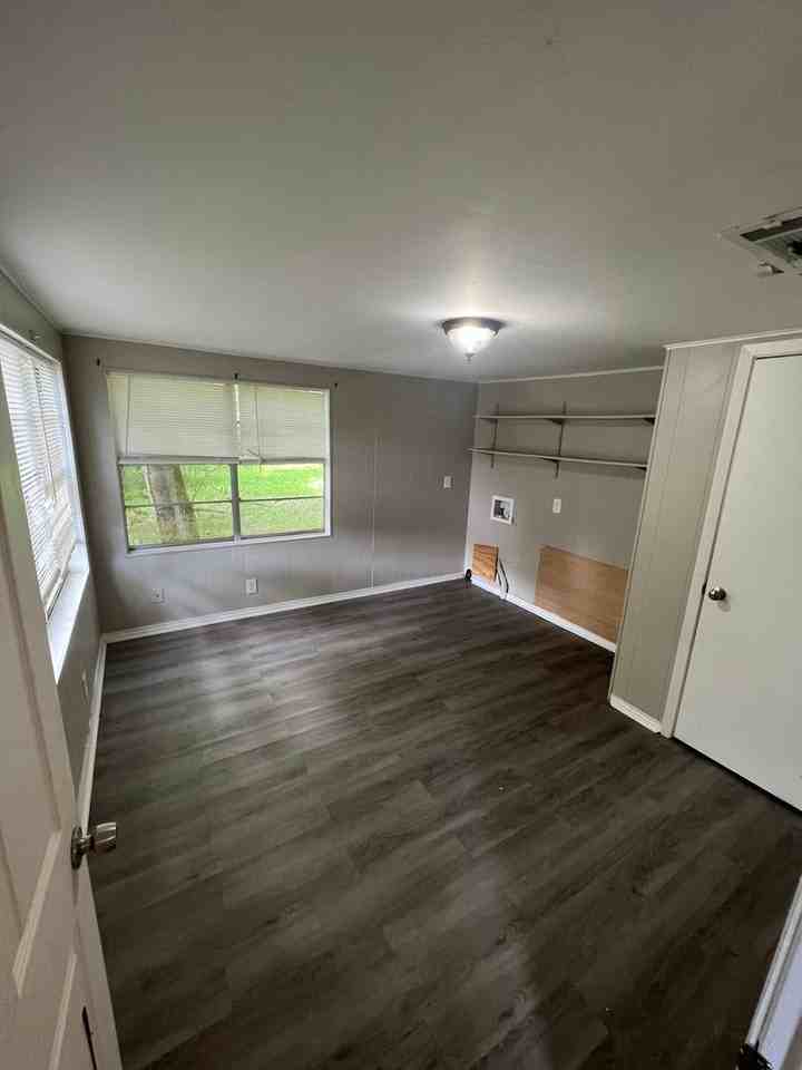 2201 Naples St - Photo 4 of 10