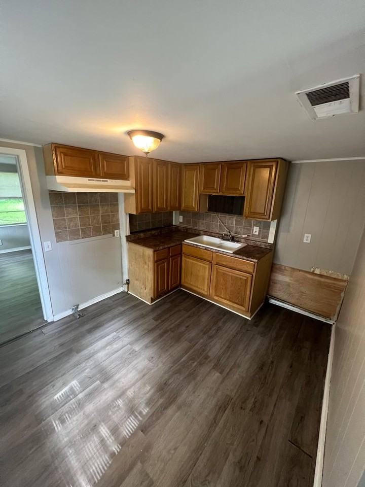 2201 Naples St - Photo 5 of 10