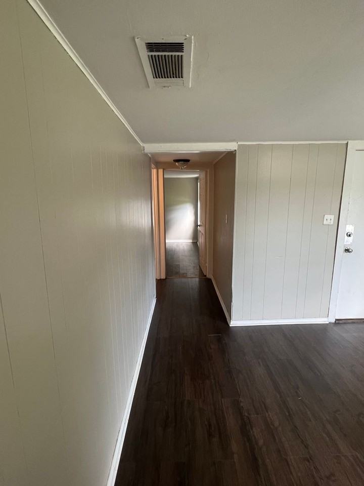 2201 Naples St - Photo 6 of 10