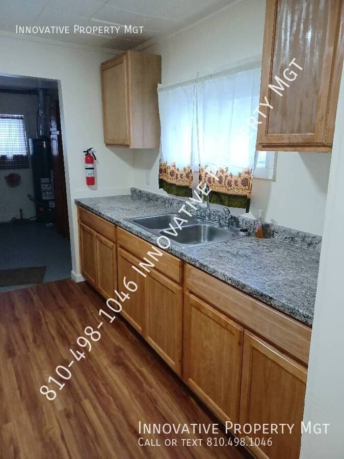 1077 W Bergin Ave - Photo 7 of 23