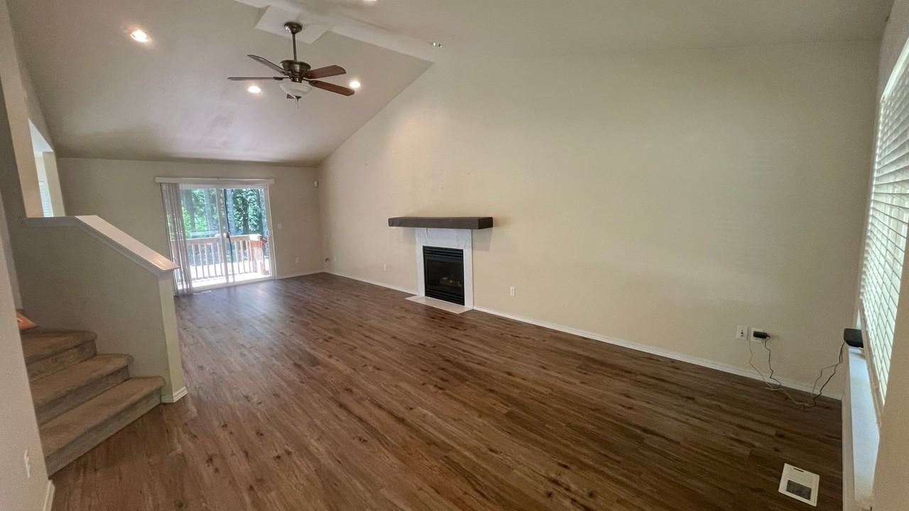 18416 Rampart Dr Se - Photo 2 of 24