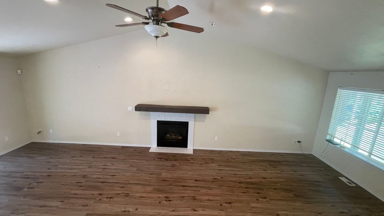 18416 Rampart Dr Se - Photo 4 of 24