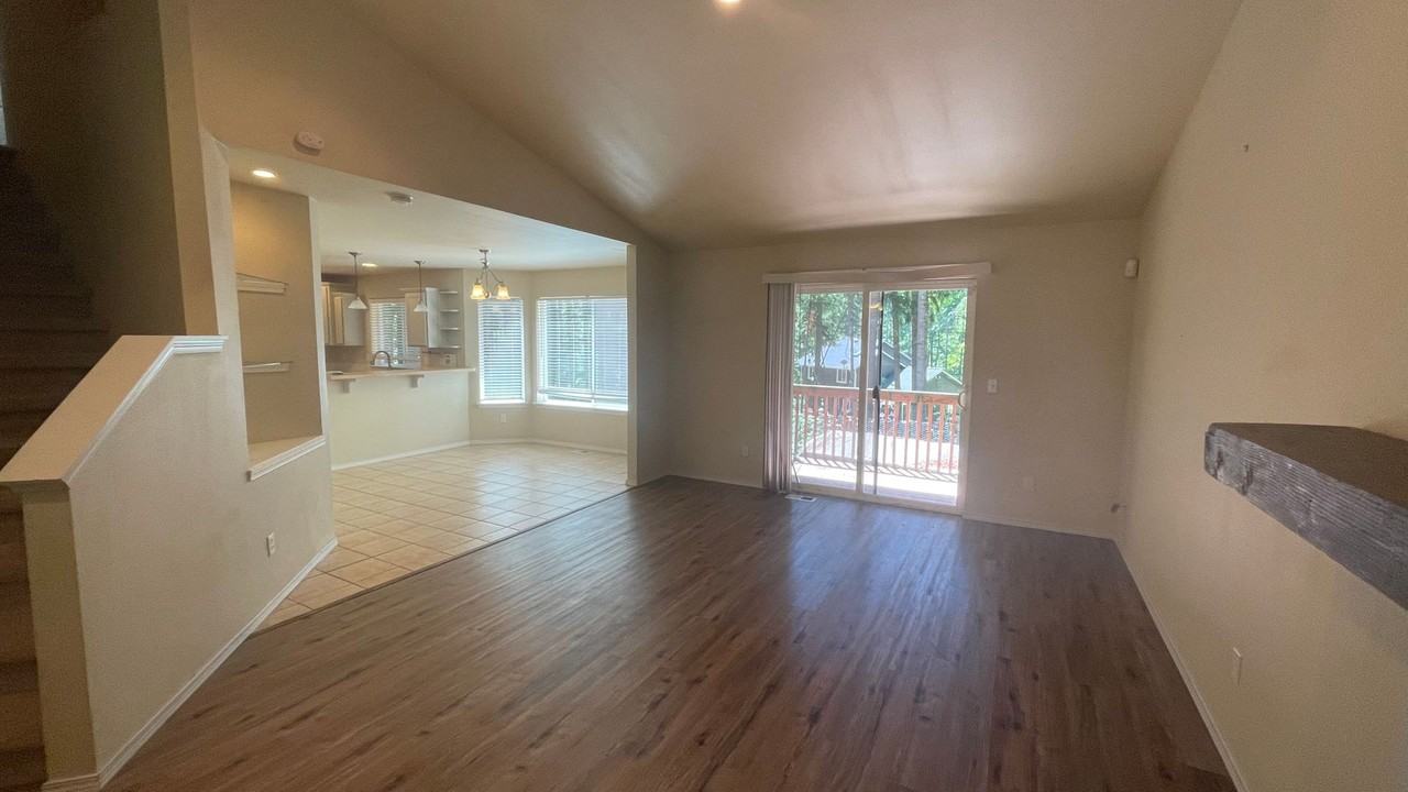 18416 Rampart Dr Se - Photo 5 of 24