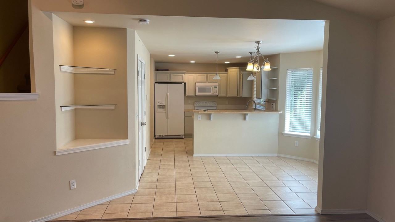 18416 Rampart Dr Se - Photo 6 of 24