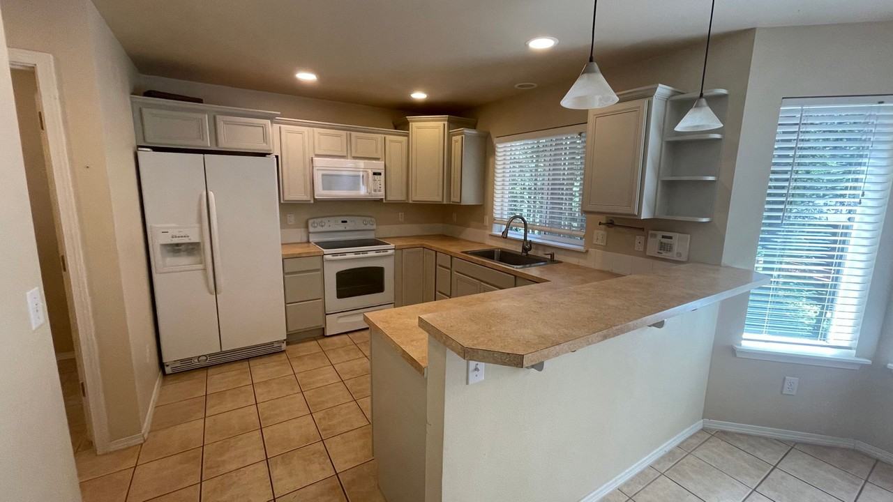 18416 Rampart Dr Se - Photo 7 of 24