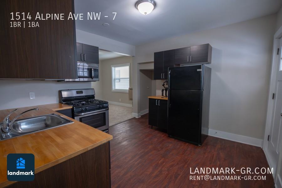 1514 Alpine Ave Nw #7 - Photo 3 of 16