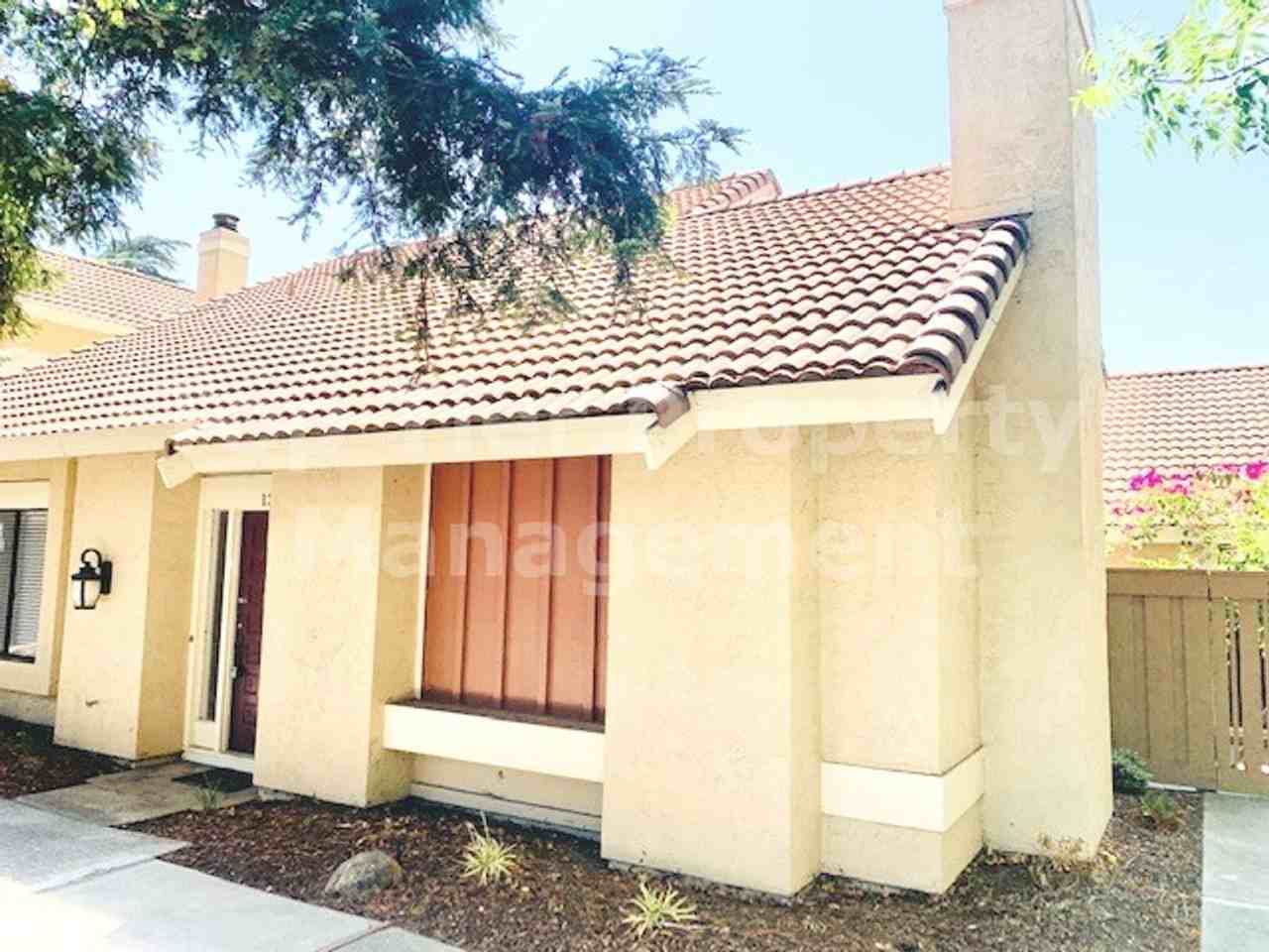 135 Northcreek Cir - Photo 2 of 17