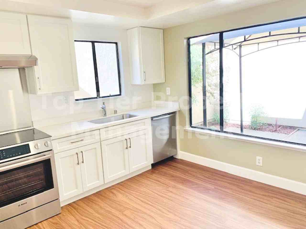 135 Northcreek Cir - Photo 4 of 17