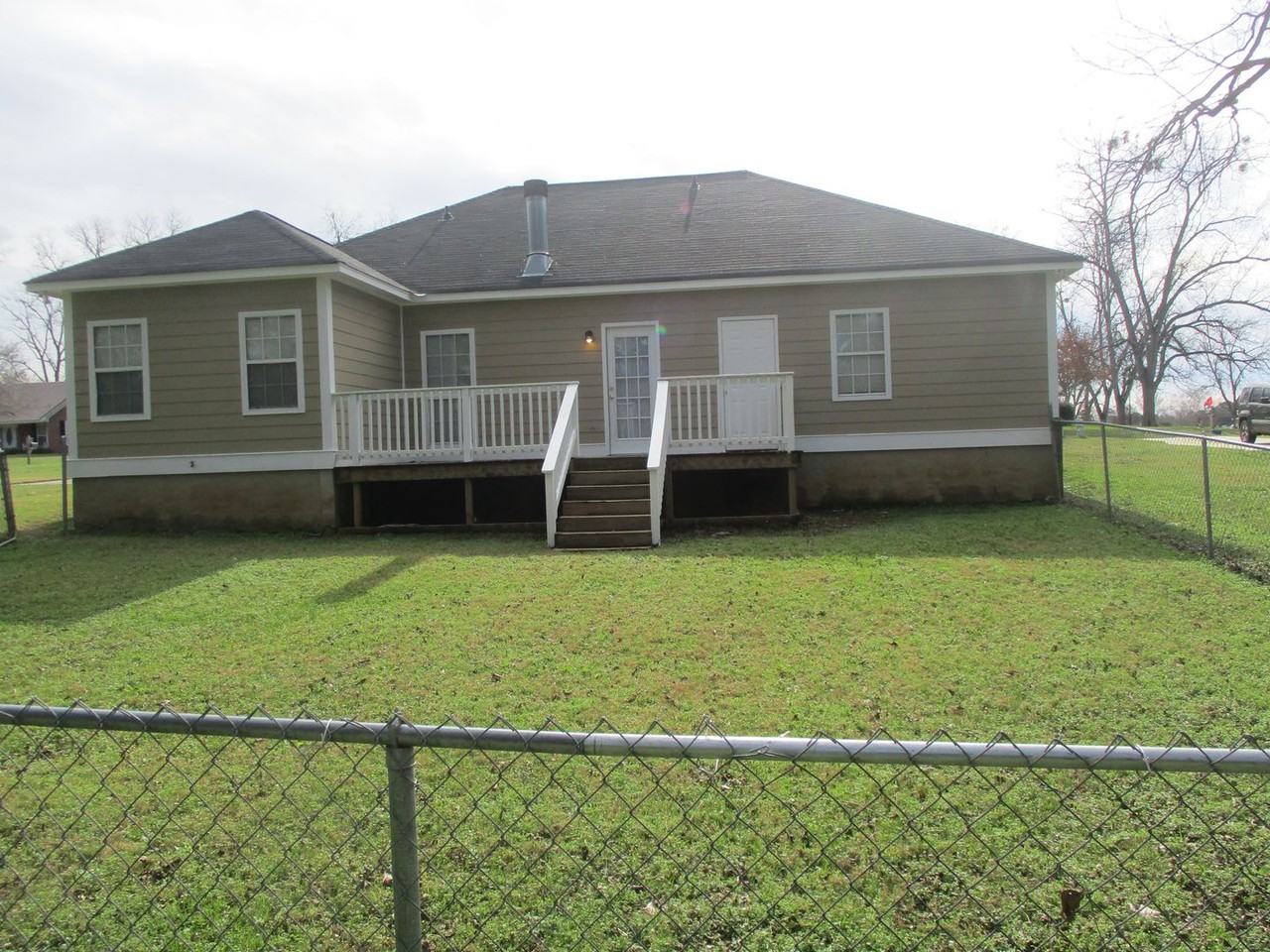 250 Mayfield Dr - Photo 2 of 10