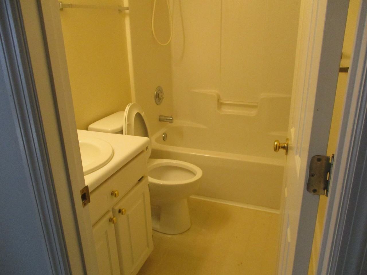 250 Mayfield Dr - Photo 3 of 10