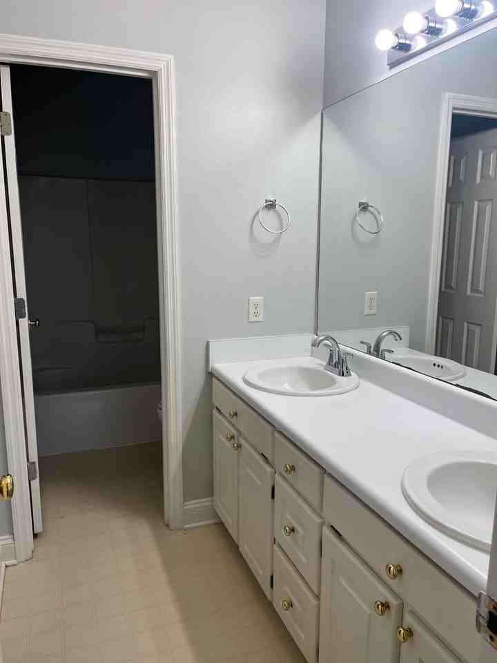 250 Mayfield Dr - Photo 7 of 10