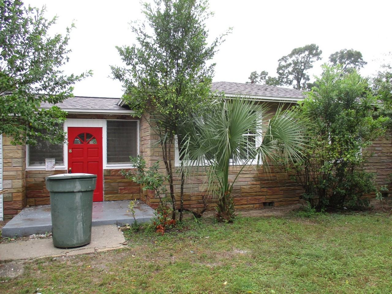 307 Hermey Ave - Photo 4 of 18