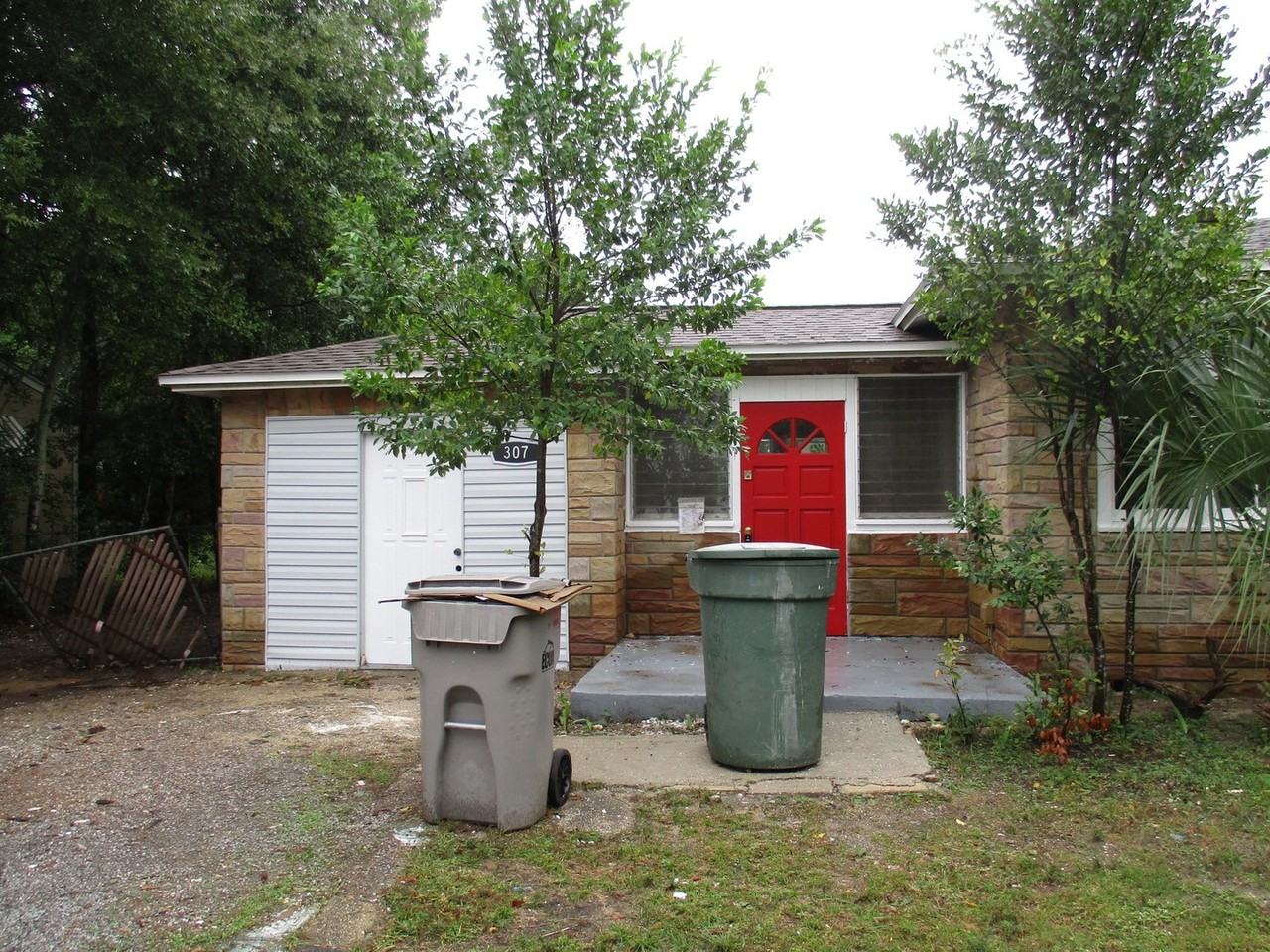 307 Hermey Ave - Photo 5 of 18