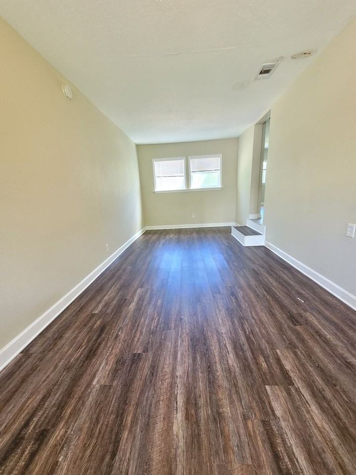 307 Hermey Ave - Photo 6 of 18