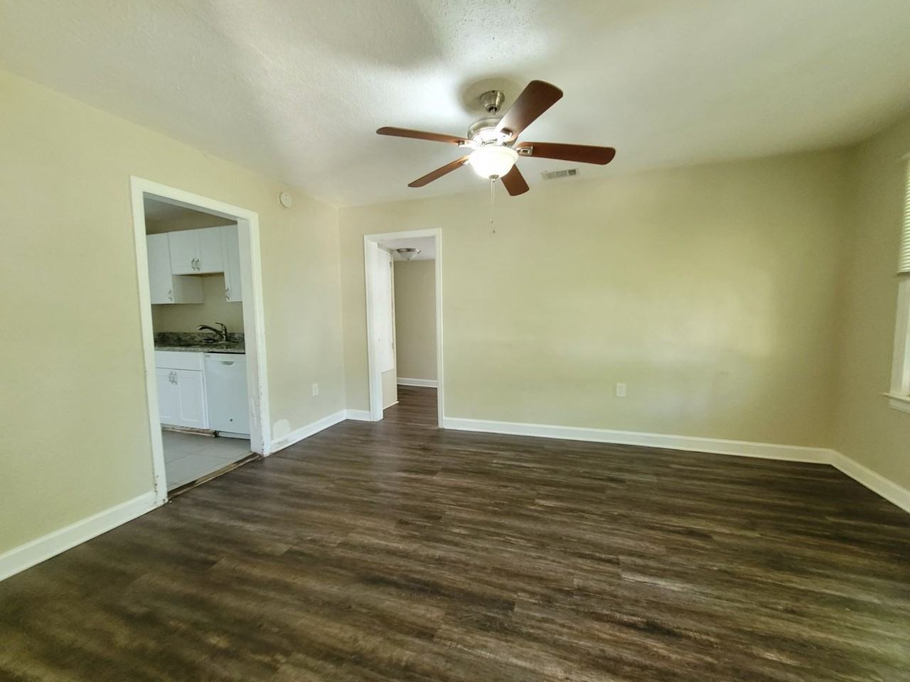 307 Hermey Ave - Photo 7 of 18