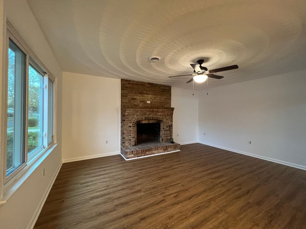 545 Louisa St - Photo 2 of 15