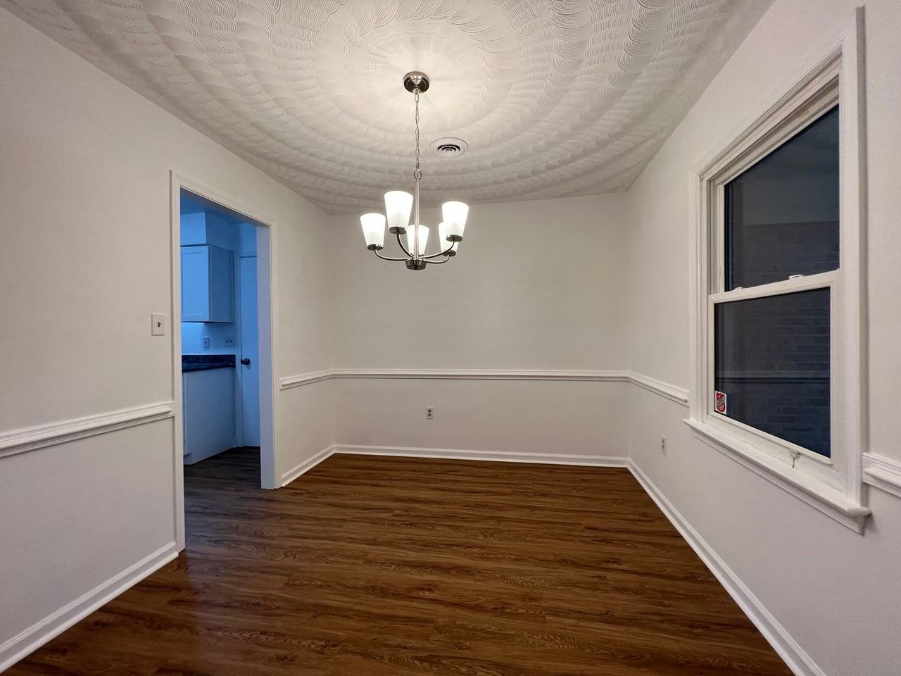 545 Louisa St - Photo 4 of 15