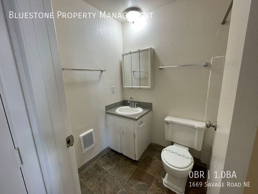 1669 Savage Rd Ne - Photo 3 of 9