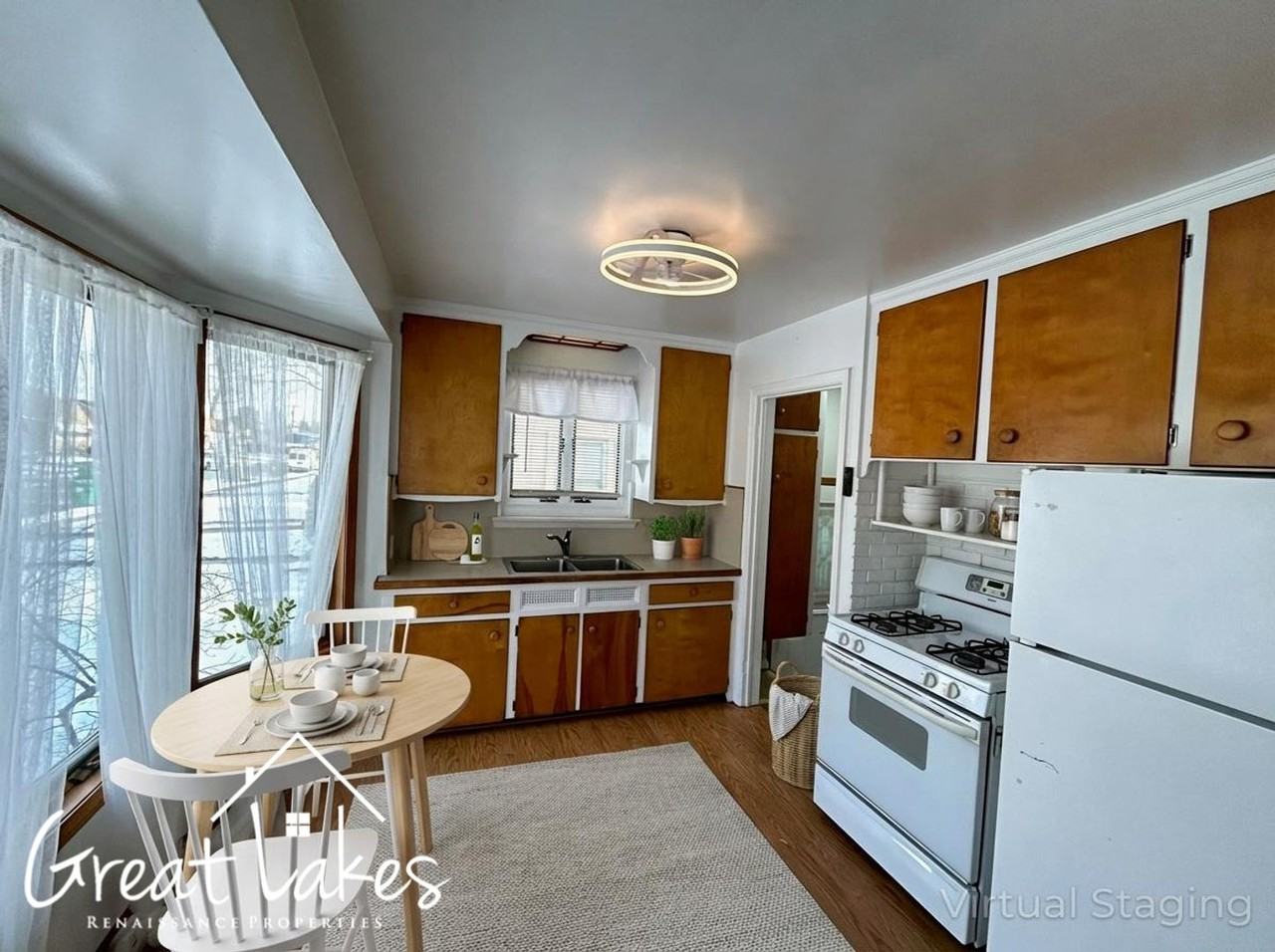 16206 Forest Ave - Photo 3 of 11