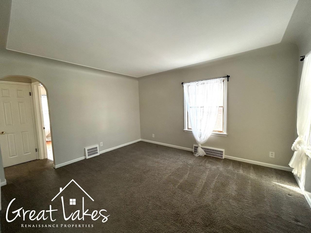 16206 Forest Ave - Photo 6 of 11