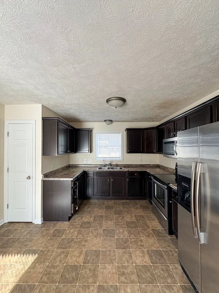 3560 Hastings Dr - Photo 3 of 16